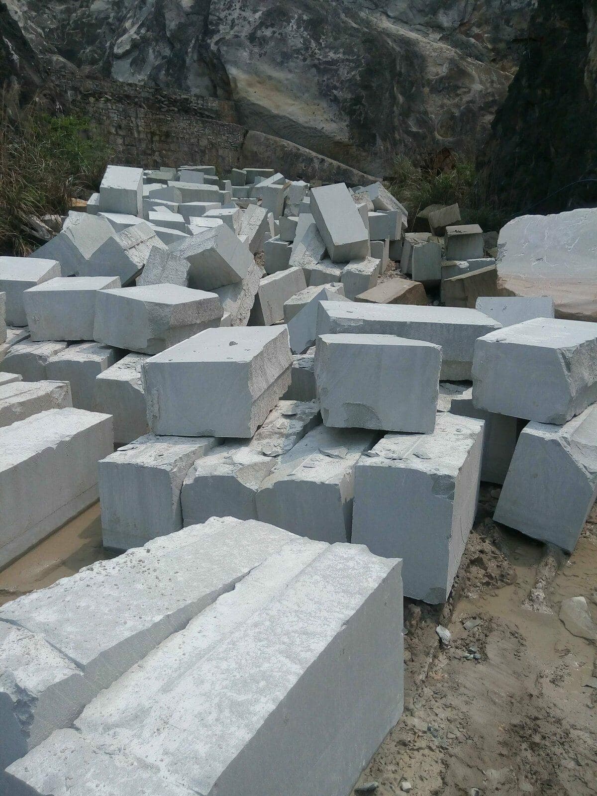 石锅王工厂实拍原石选料