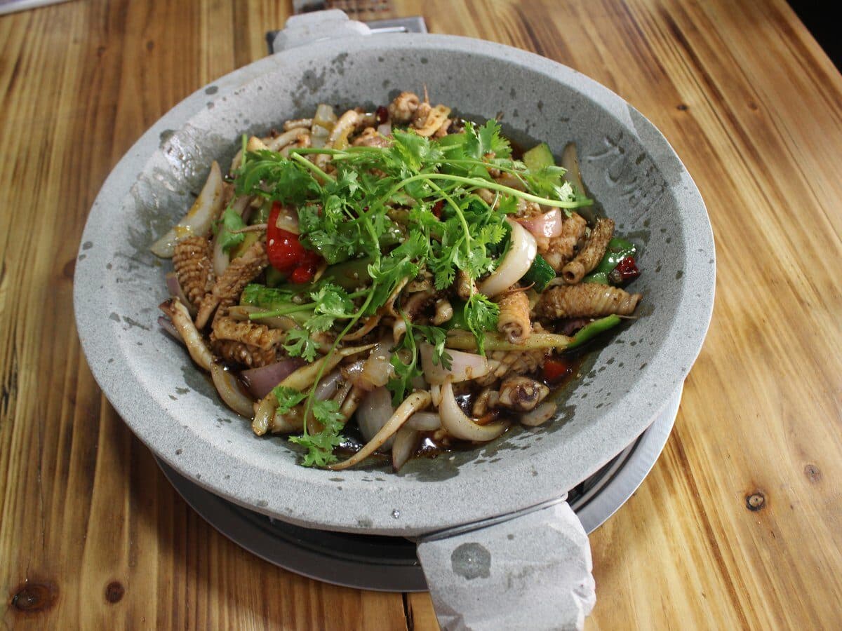 2026年石锅鱼开店成本全解析：投资多少钱能回本？