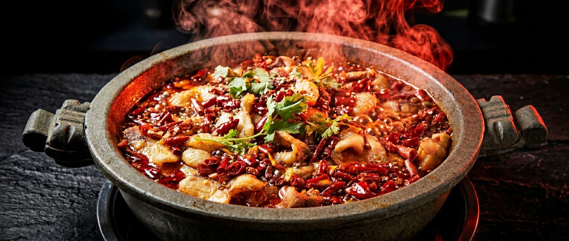 麻辣石锅鱼 - 鲜嫩鱼肉配浓郁红汤