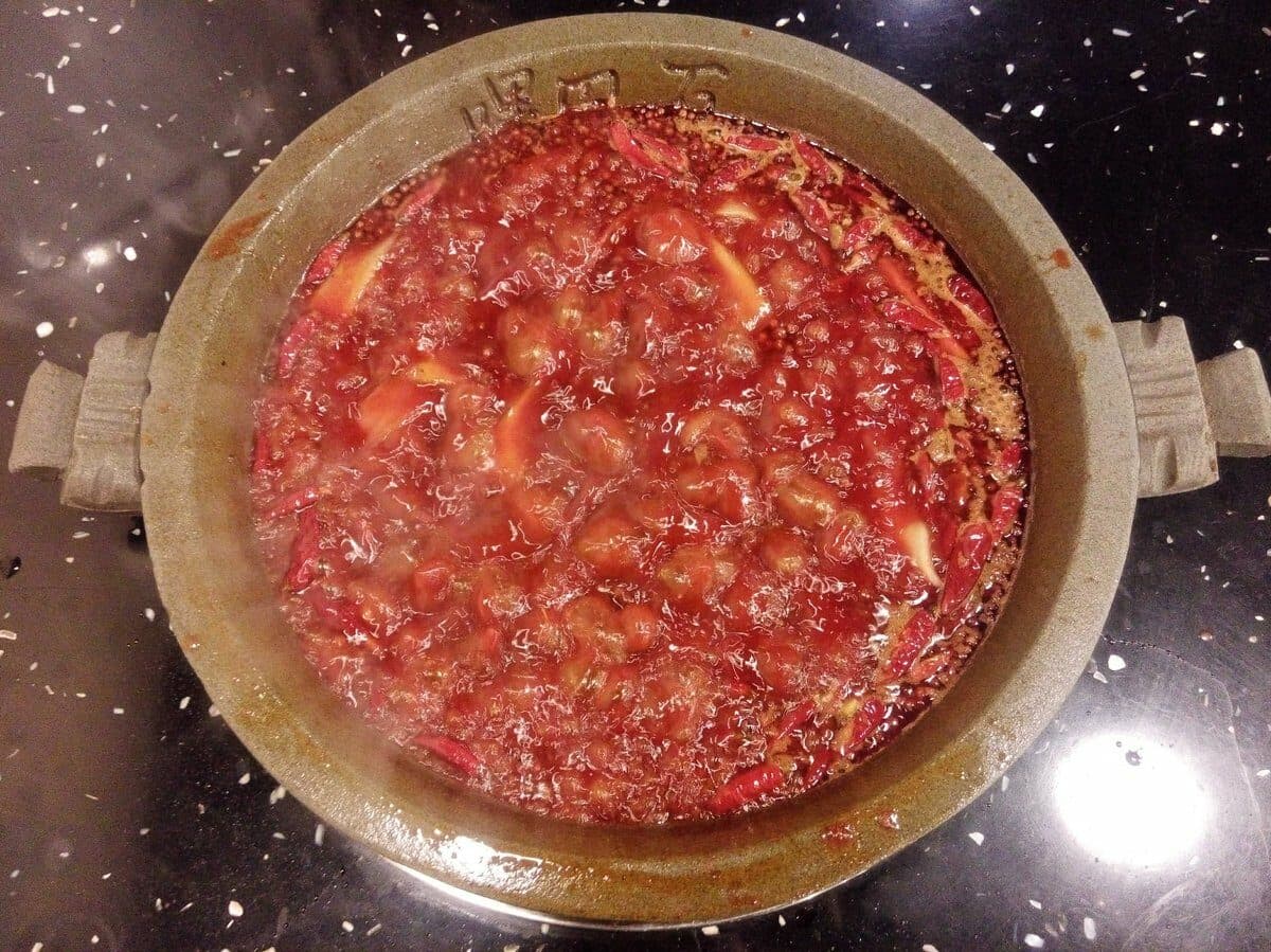 东北石锅炖菜：一锅煮尽江湖豪情，天寒地冻也要大口吃肉！